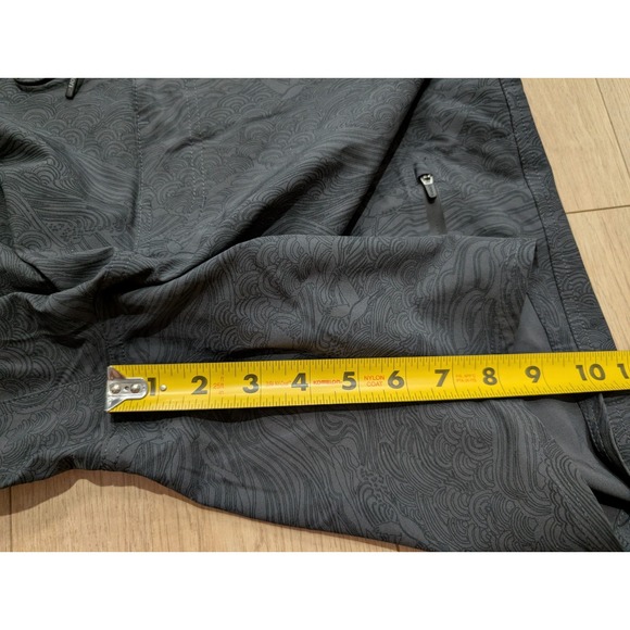 Vuori Infinity Board Shorts Mens 34 Black Gray V383 Swim Trunks Zip Pocket - Picture 5 of 7